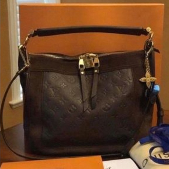 Louis Vuitton Handbags - 100% Authentic Louis Vuitton Leather Shoulder Bag